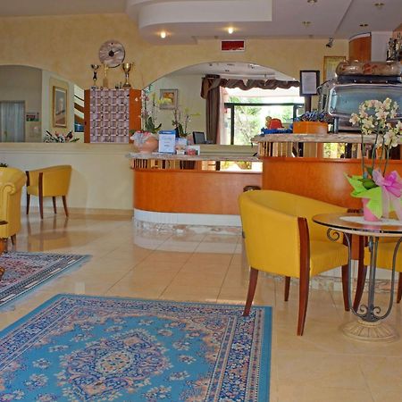 Hotel River Fronte Mare Con Piscina Rimini Ngoại thất bức ảnh