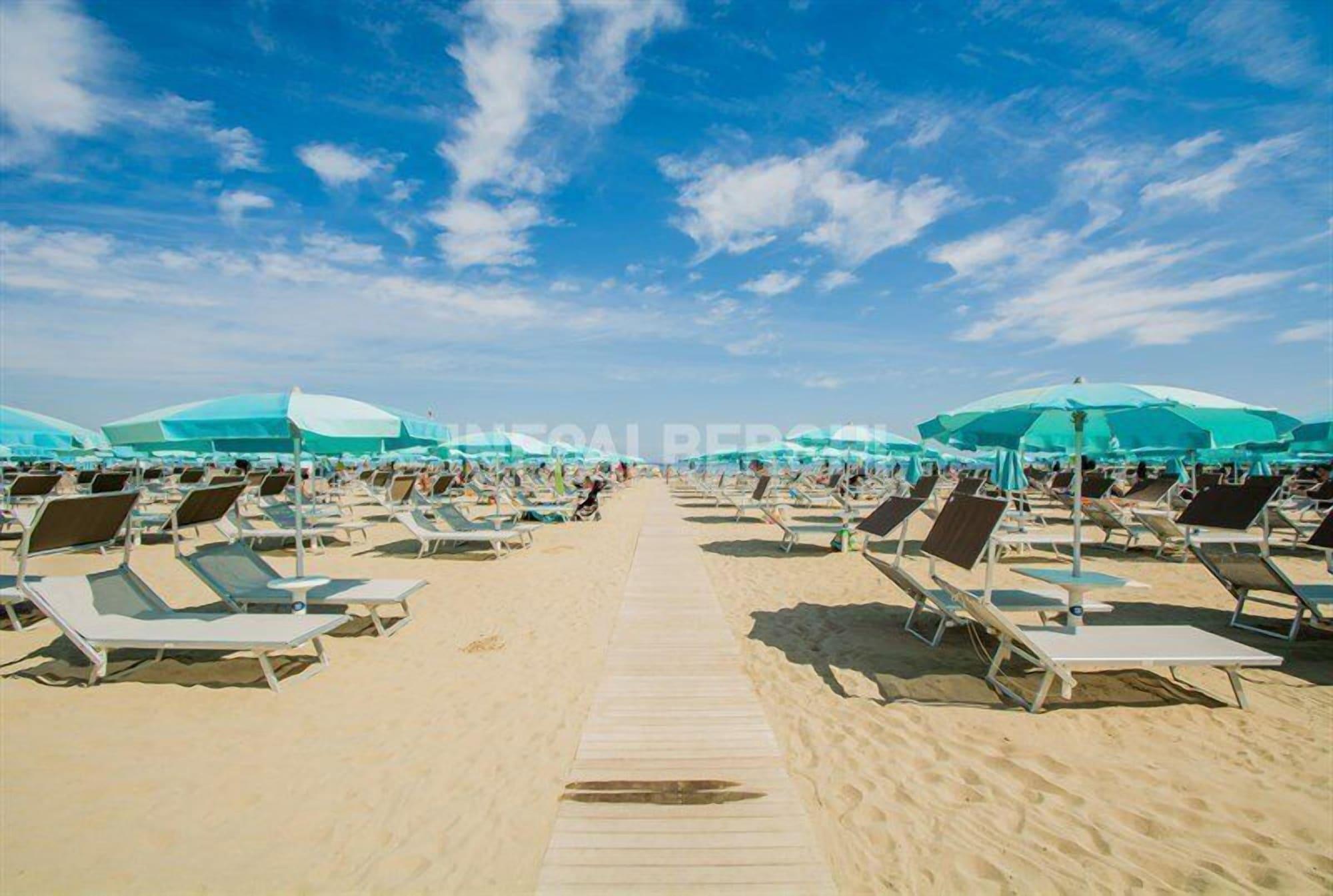 Hotel River Fronte Mare Con Piscina Rimini Ngoại thất bức ảnh