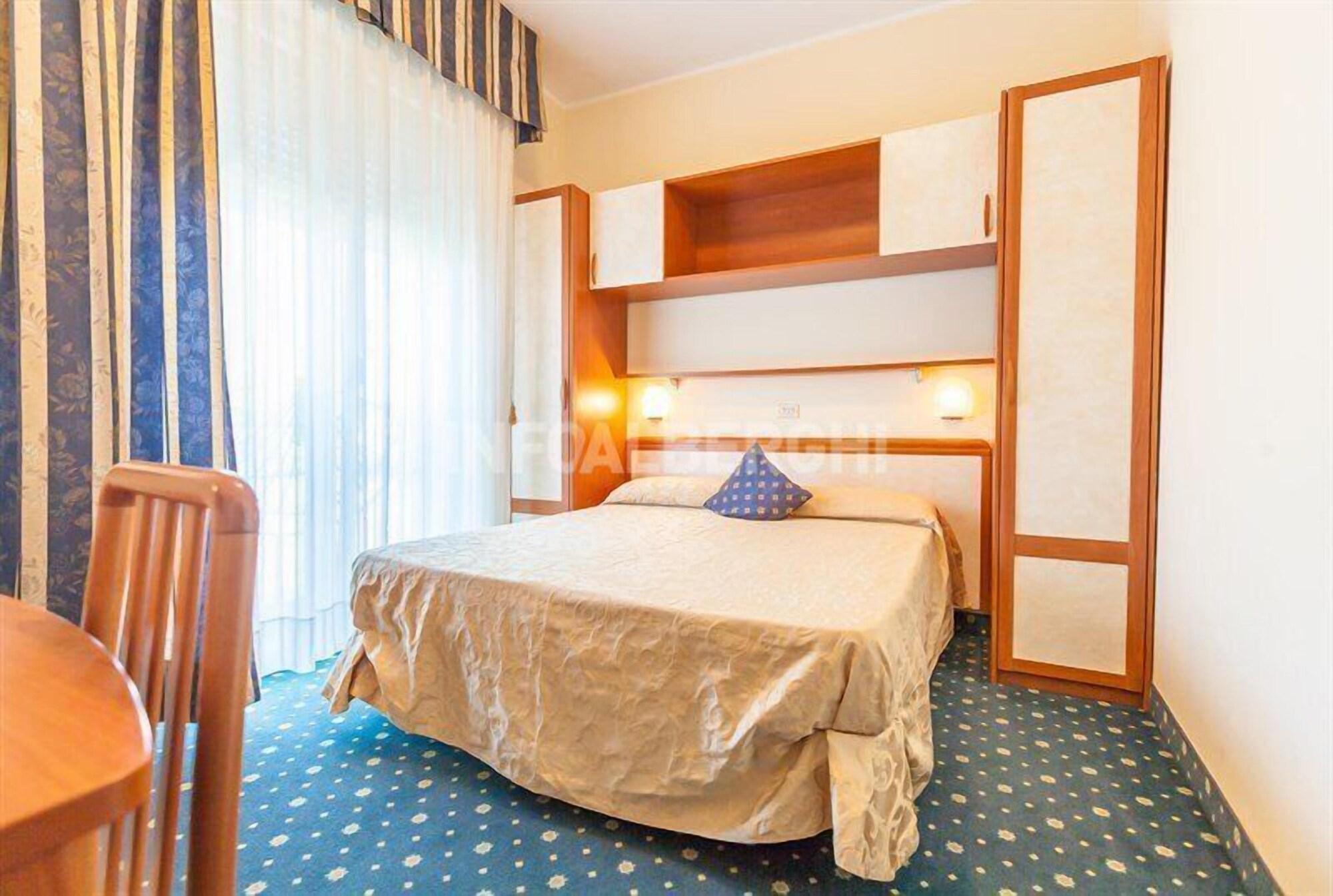 Hotel River Fronte Mare Con Piscina Rimini Ngoại thất bức ảnh