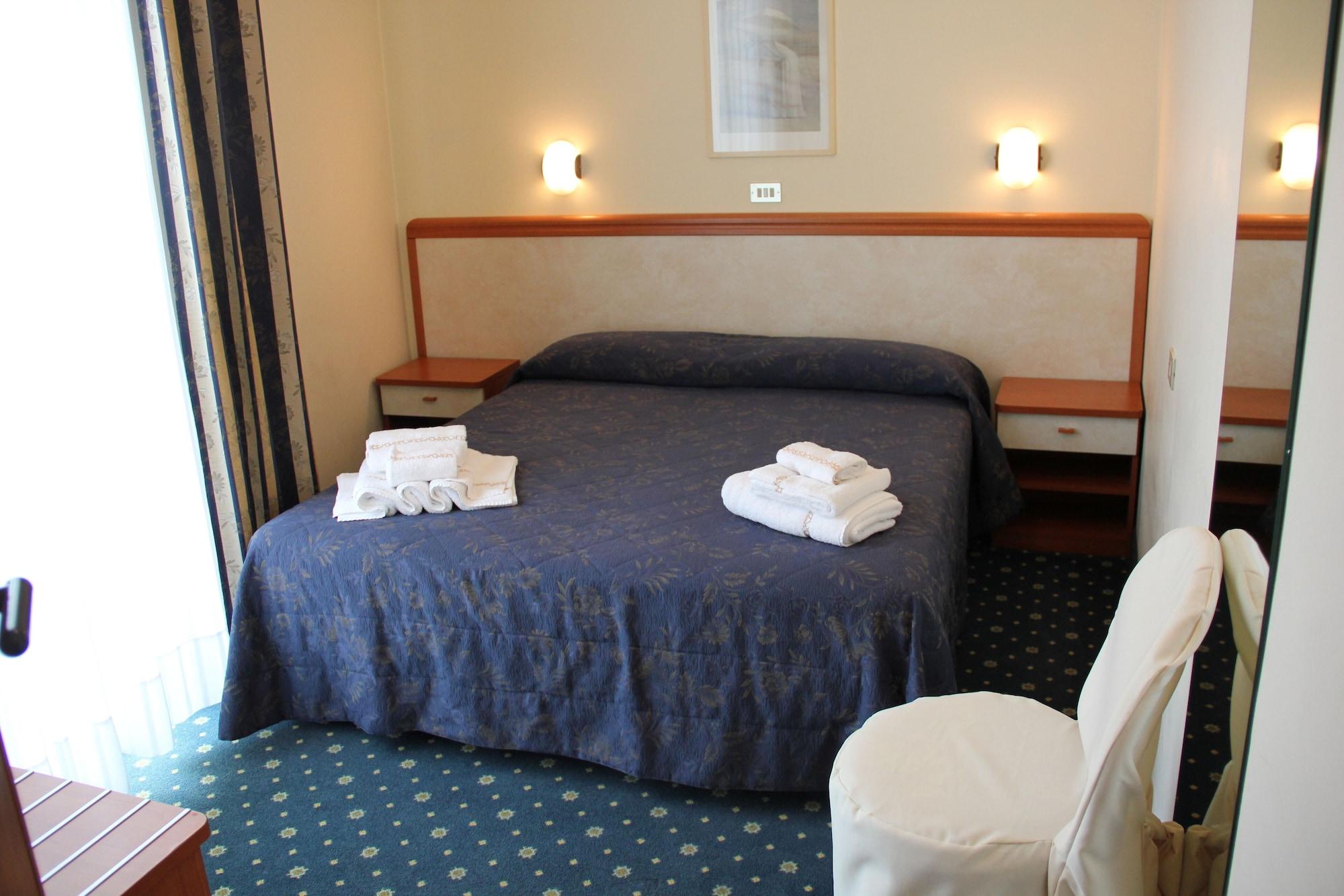 Hotel River Fronte Mare Con Piscina Rimini Ngoại thất bức ảnh