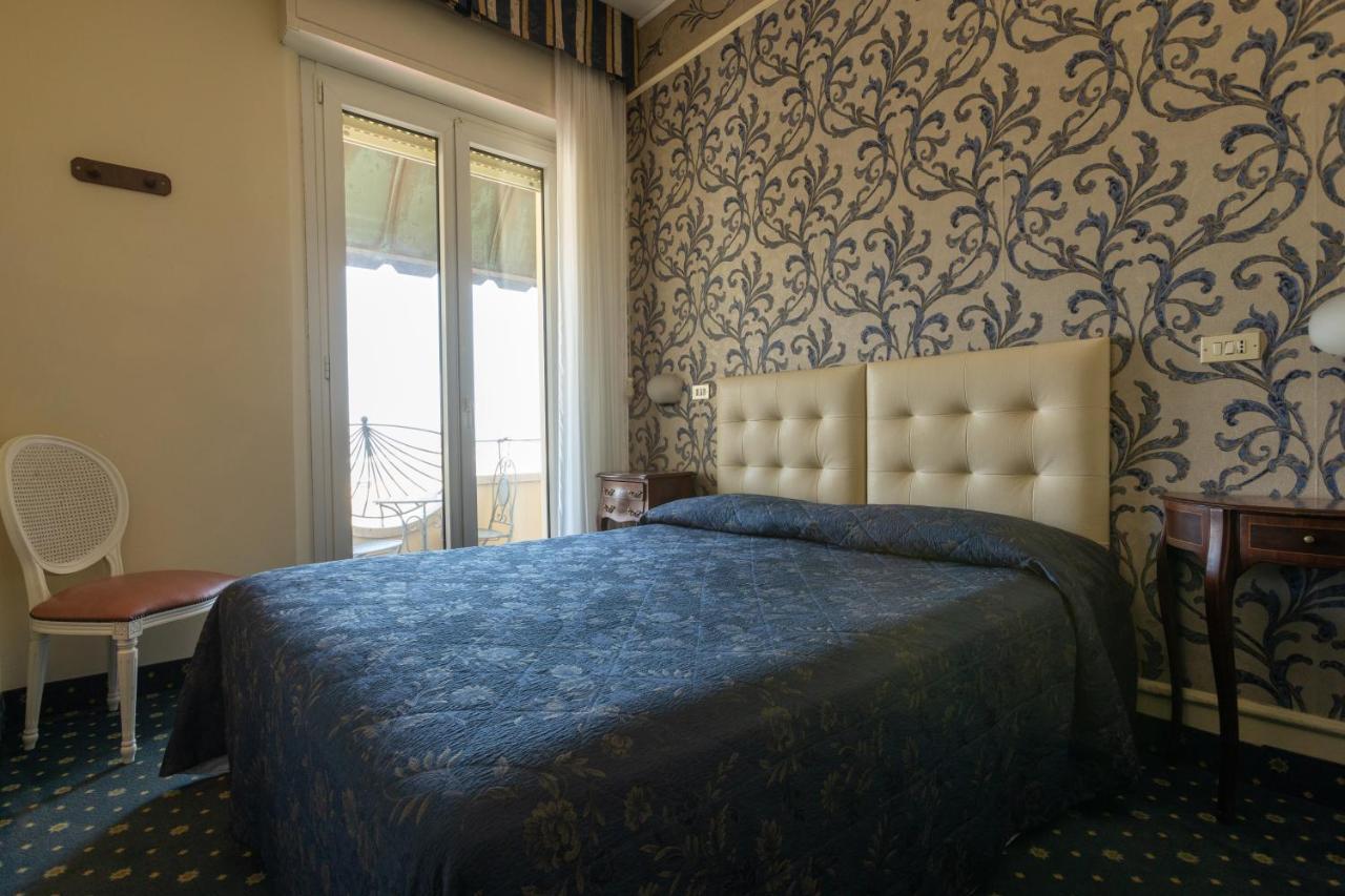 Hotel River Fronte Mare Con Piscina Rimini Ngoại thất bức ảnh