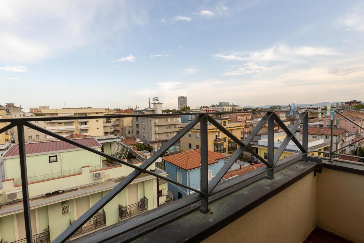 Hotel River Fronte Mare Con Piscina Rimini Ngoại thất bức ảnh