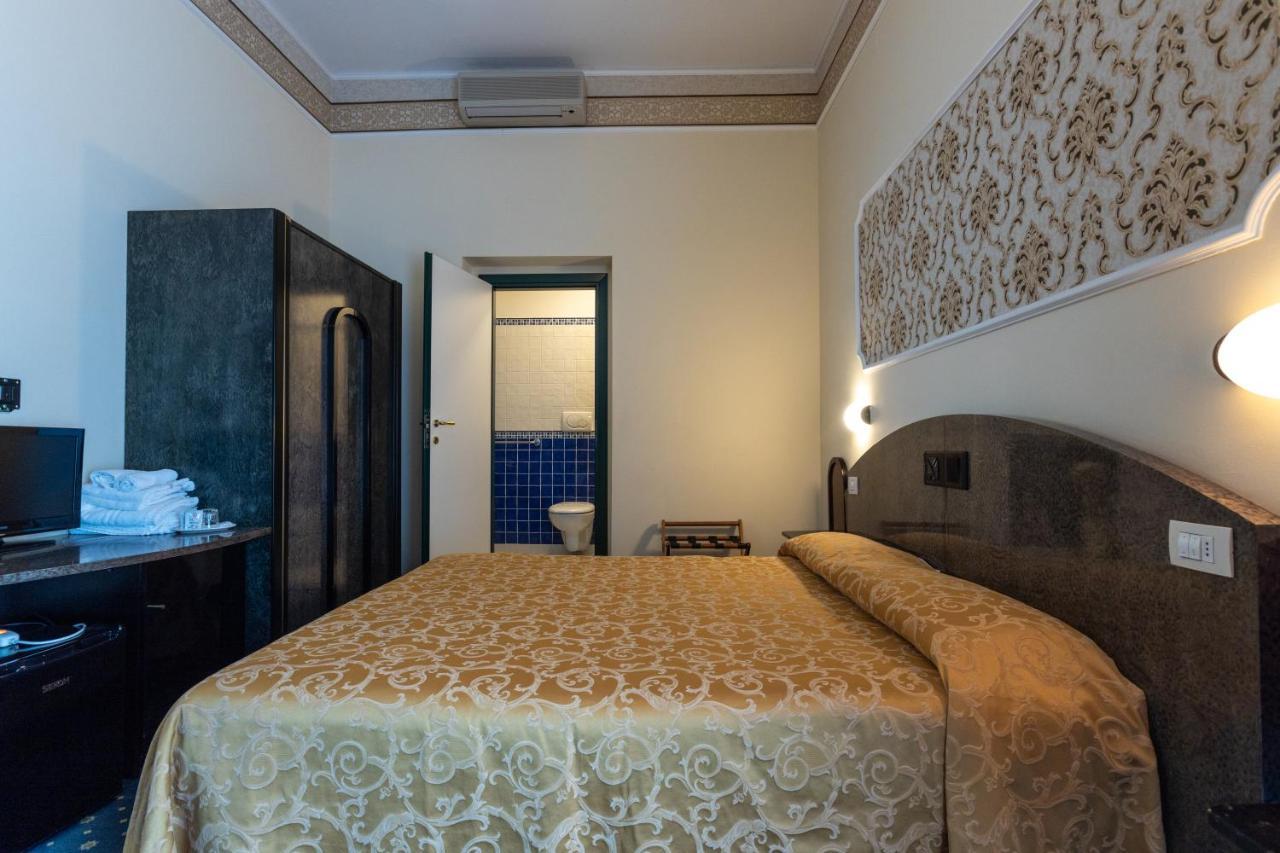 Hotel River Fronte Mare Con Piscina Rimini Ngoại thất bức ảnh