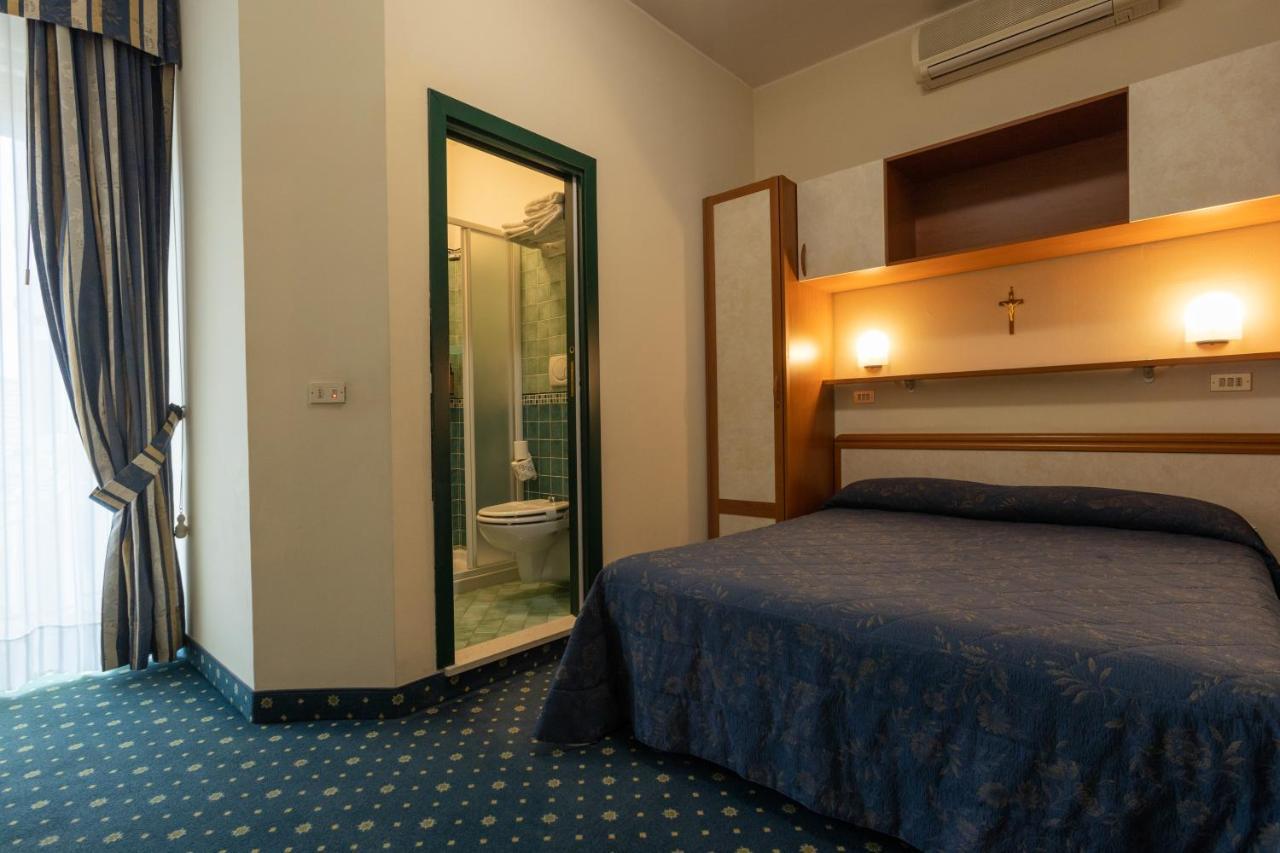 Hotel River Fronte Mare Con Piscina Rimini Ngoại thất bức ảnh
