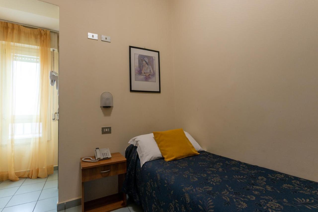 Hotel River Fronte Mare Con Piscina Rimini Ngoại thất bức ảnh