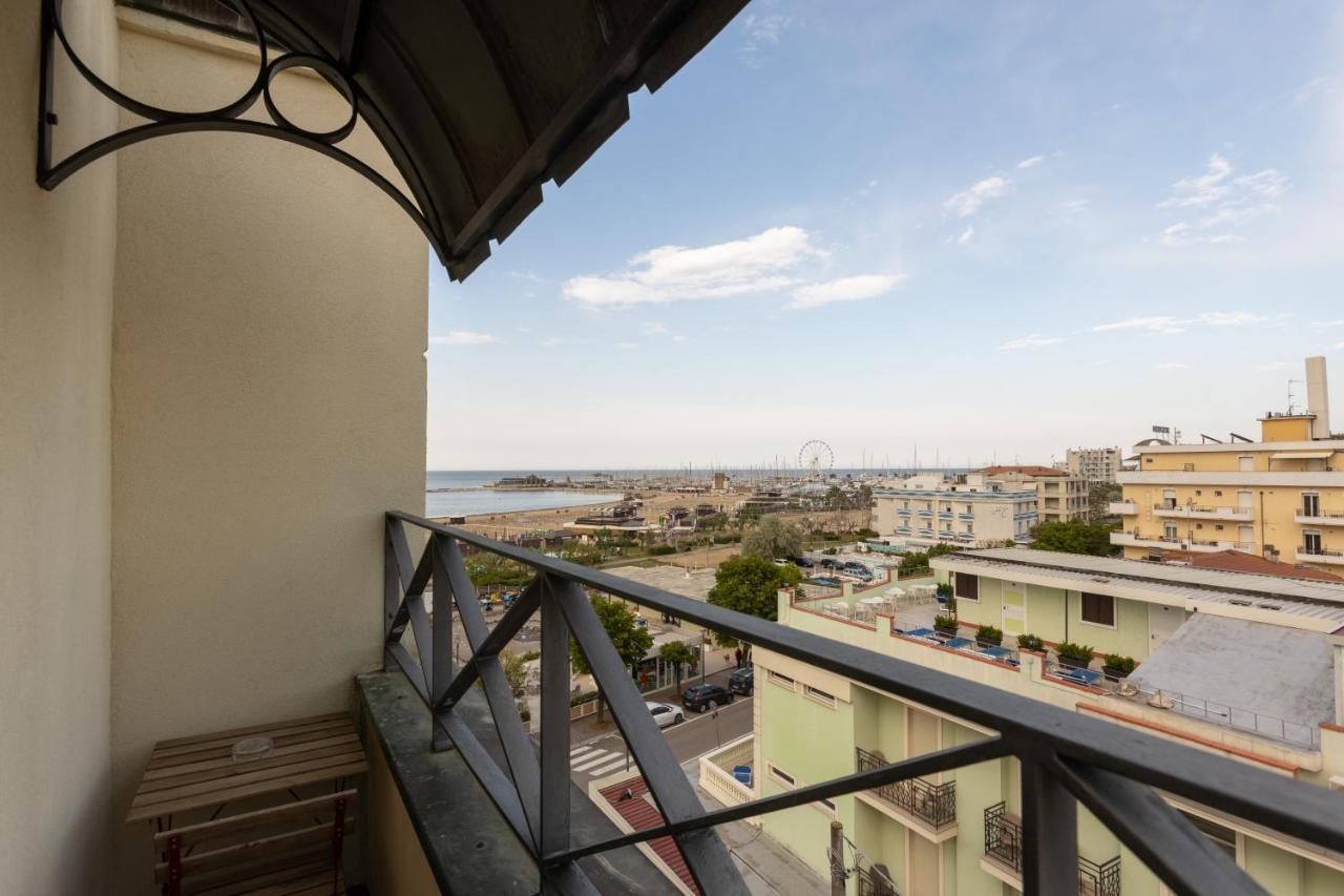 Hotel River Fronte Mare Con Piscina Rimini Ngoại thất bức ảnh