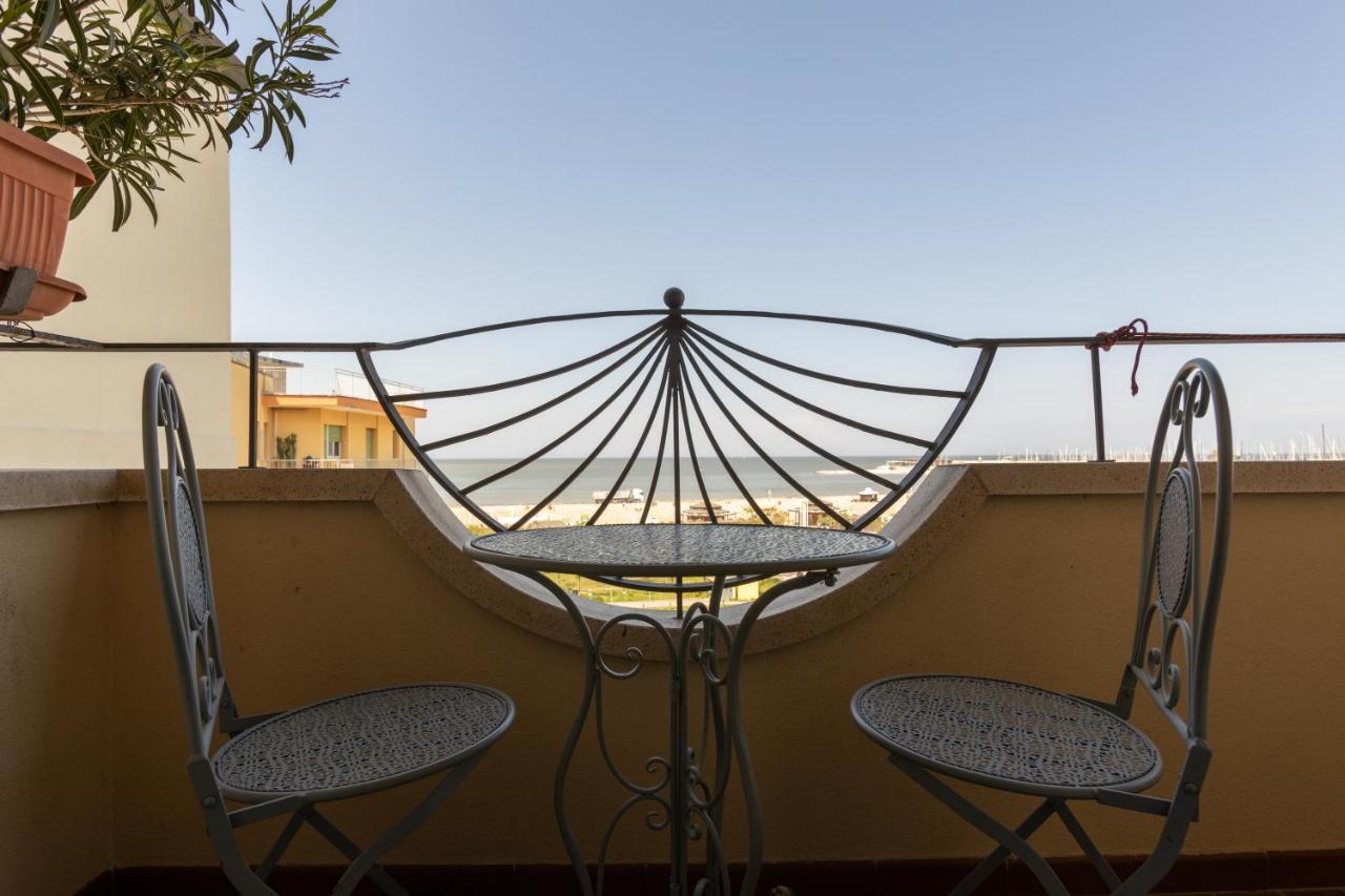 Hotel River Fronte Mare Con Piscina Rimini Ngoại thất bức ảnh